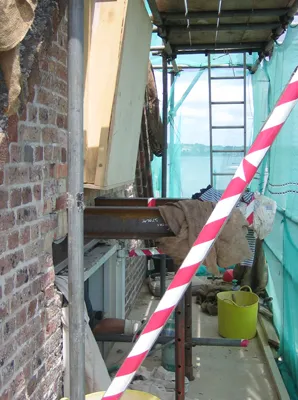 Temporary needles support brickwork